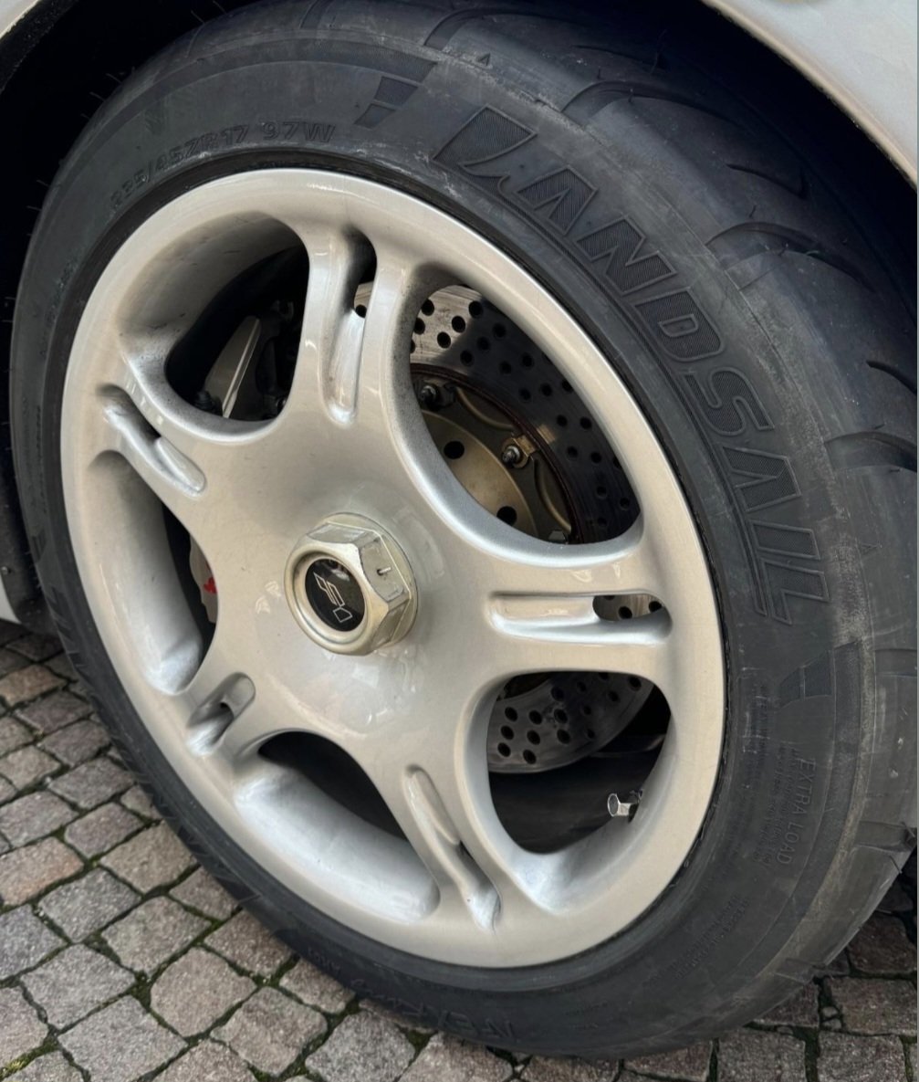 This is absolute madness.

You are the custodian of a multi million dollar McLaren F1 Road car. 1260kg kerb weight, 
600 plus horsepower,
More than capable of reaching speeds above 220mph.

Why Would you fit £75 Landsail tyres to your car? Why? 😡😡😡😡😤😤😤😤😤😤 #speechless