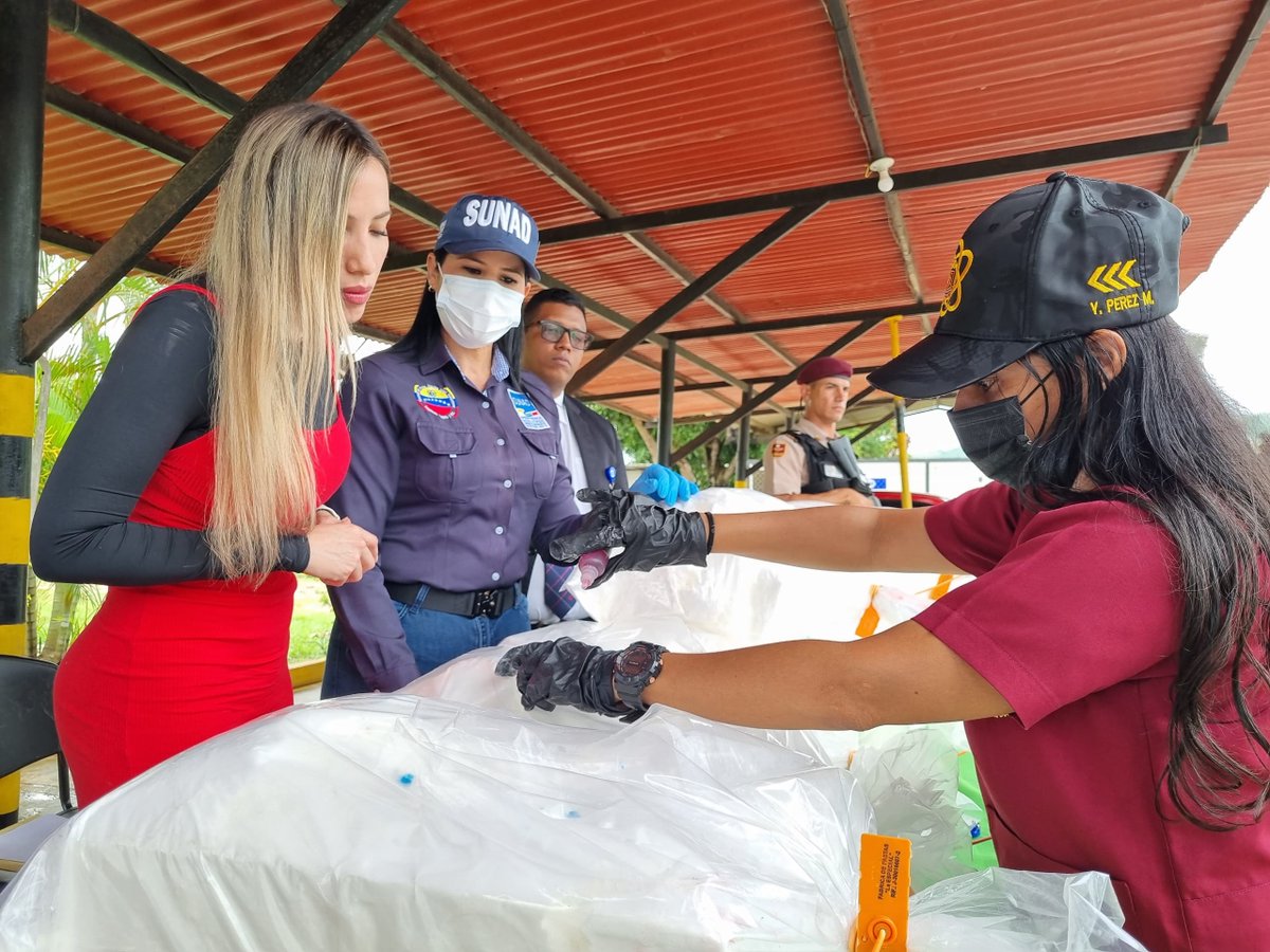 snantidrogas_ve's tweet photo. #Regionales  ||  LA SUNAD incineró 208,55 kilogramos de drogas en las inmediaciones de la 41 Brigada Blindada, en la Pquia. Naguanagua, Edo Carabobo.

Participaron: 

☑️ @SUNADCarabobo 

☑️@tsj_caraboboofic

☑️Ministerio Público 

☑️Destacamento 412 de la GNB

#CreoEnVenezuela https://t.co/fOuuB59W9V