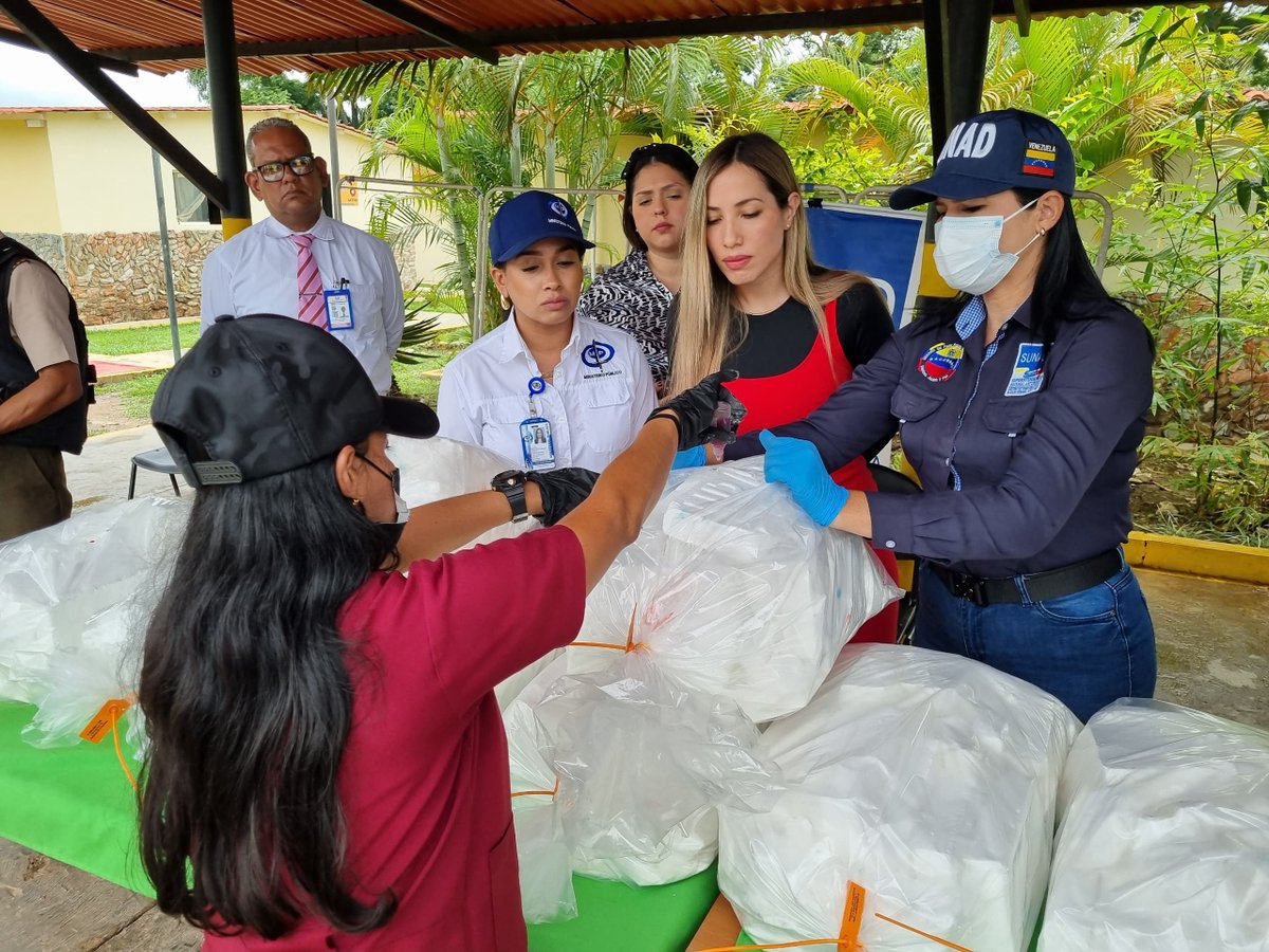 snantidrogas_ve's tweet photo. #Regionales  ||  LA SUNAD incineró 208,55 kilogramos de drogas en las inmediaciones de la 41 Brigada Blindada, en la Pquia. Naguanagua, Edo Carabobo.

Participaron: 

☑️ @SUNADCarabobo 

☑️@tsj_caraboboofic

☑️Ministerio Público 

☑️Destacamento 412 de la GNB

#CreoEnVenezuela https://t.co/fOuuB59W9V