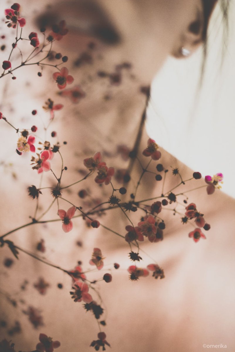 .
.

' Hiding Behind The Flowers '

#selfportrait 

©️ Omerika

.
.