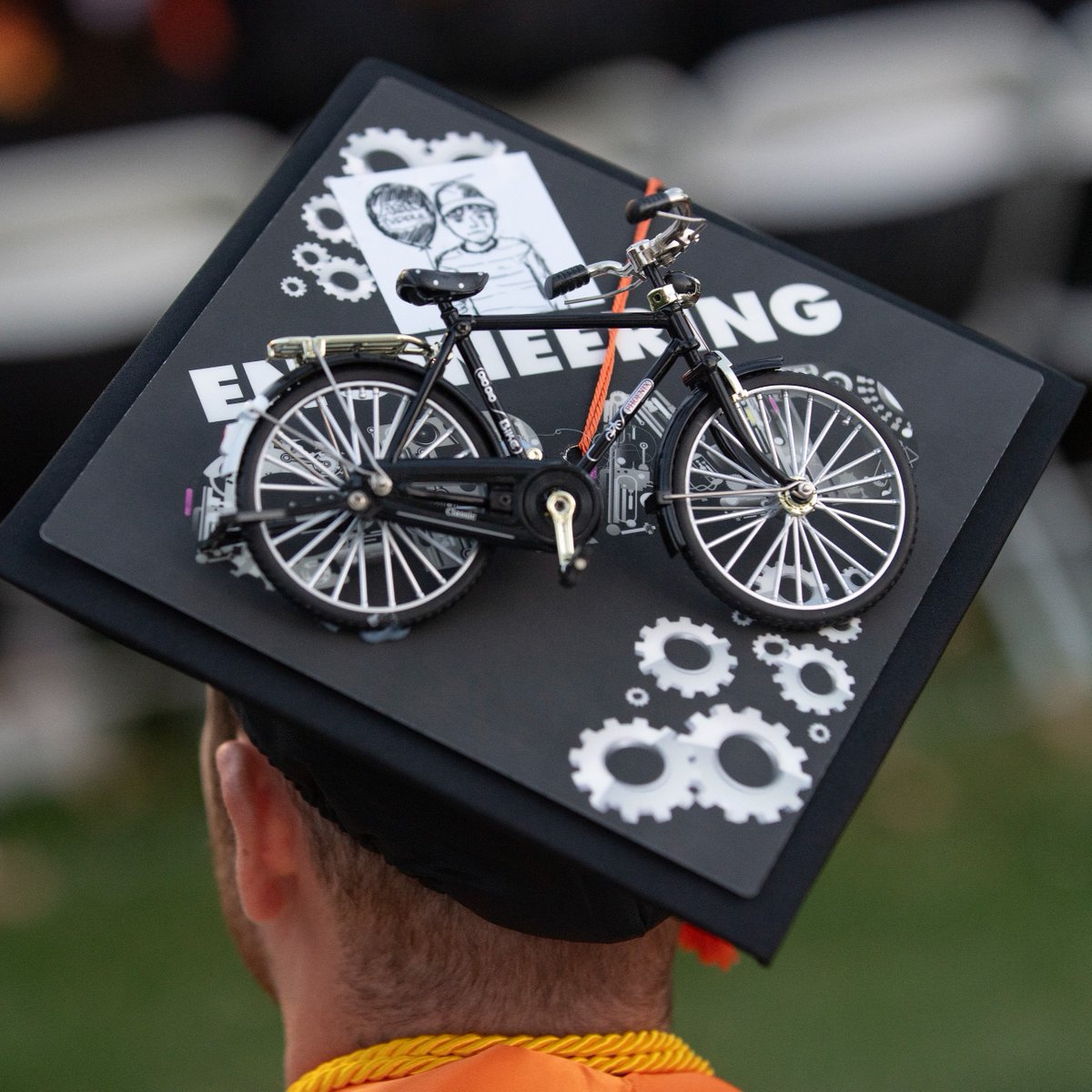 calpolypomona's tweet image. Our 3rd annual commencement mortarboard tournament has a winner! 🎓🎉
This marvelous Minecraft mortarboard created by a #CPPgrad from the Collins College emerged victorious from 4 rounds of voting to take home the title! 🏆
2024 mortarboard gallery: bit.ly/3KciSbJ