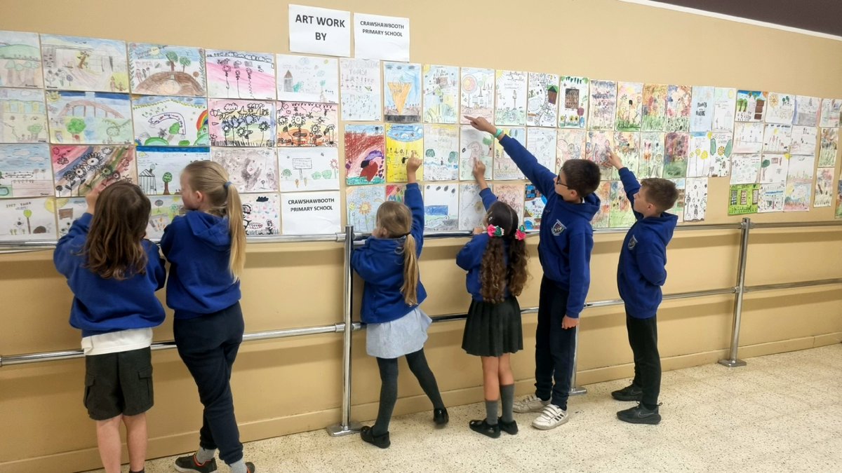 Crawshawboothps's tweet image. Today we visited @tesco Haslingden to see the children's amazing artwork on display 🤩 Thank you to @wlhowarth for showing us around and being so supportive of our new project! If you are local, please help us by voting for us with your blue tokens 🔵 #community #primaryart