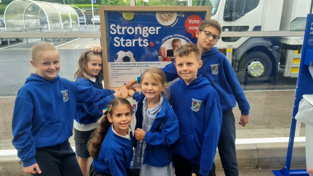 Crawshawboothps's tweet image. Today we visited @tesco Haslingden to see the children's amazing artwork on display 🤩 Thank you to @wlhowarth for showing us around and being so supportive of our new project! If you are local, please help us by voting for us with your blue tokens 🔵 #community #primaryart