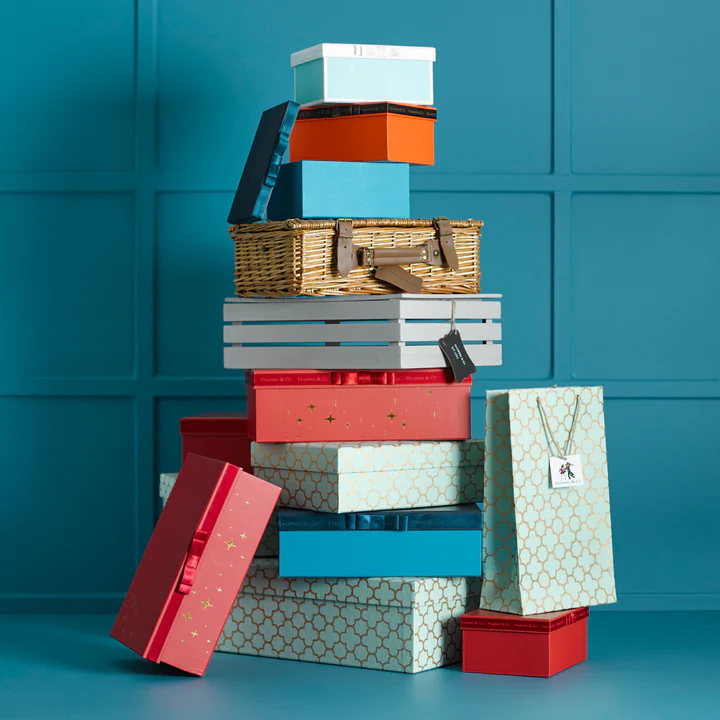 HampersandCo's tweet photo. Last week, we showed you our beautiful baskets........ this week, we showcase some of our stunning gift bags and boxes!
These are perfect as storage for keepsakes and special memories, long after the gift inside has been enjoyed!
#irishbusiness #nowaste #beautifulpackaging #gifts https://t.co/x7KRaUfIQP