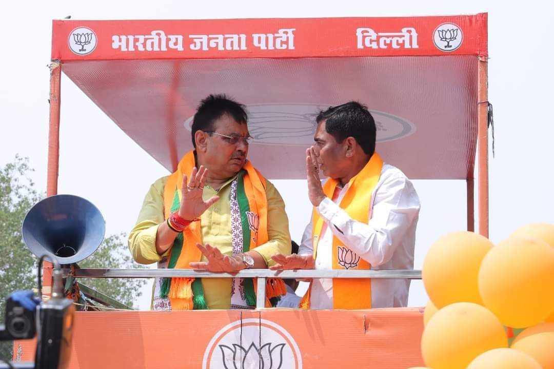 preetiguptaASL's tweet photo. जनसंपर्क अभियान 
बाहरी जिला दिल्ली 
#AbkiBaarPhirModiSarkar

@Virend_Sachdeva @richapandey @BJPMahilaMorcha @yogenderchando1 @ramsiyasharan https://t.co/vDv3InonTt