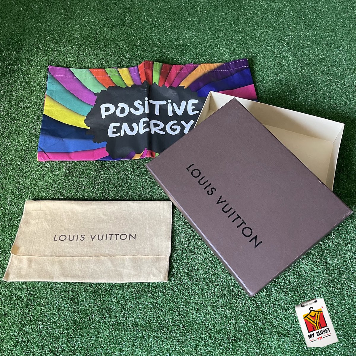 myclosetym's tweet image. Louis Vuitton Authentic Empty Sturdy Iconic Brown Gift Heavy Duty Box + Dust Bag

#LouisVuitton
#LuxuryPackaging
#DesignerBox
#LVGiftBox
#HighEndStorage
#IconicLV
#AuthenticLouisVuitton
#FashionStorage
#LuxuryDustBag
#LVCollectors
ebay.com/itm/1264964183…