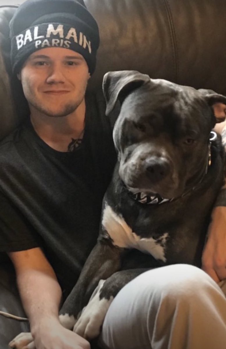 Girl Travelin Alone tweet media