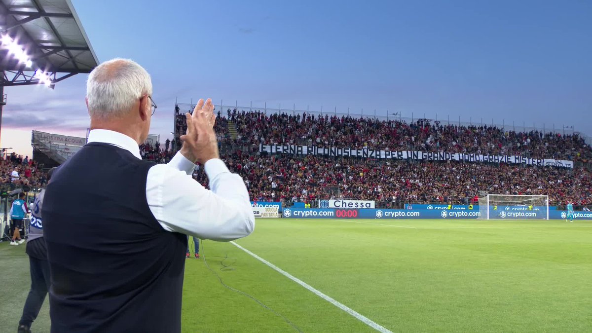L'omaggio dell'Unipol Domus per Sir Claudio Ranieri ❤️🥹 #CagliariFiorentina