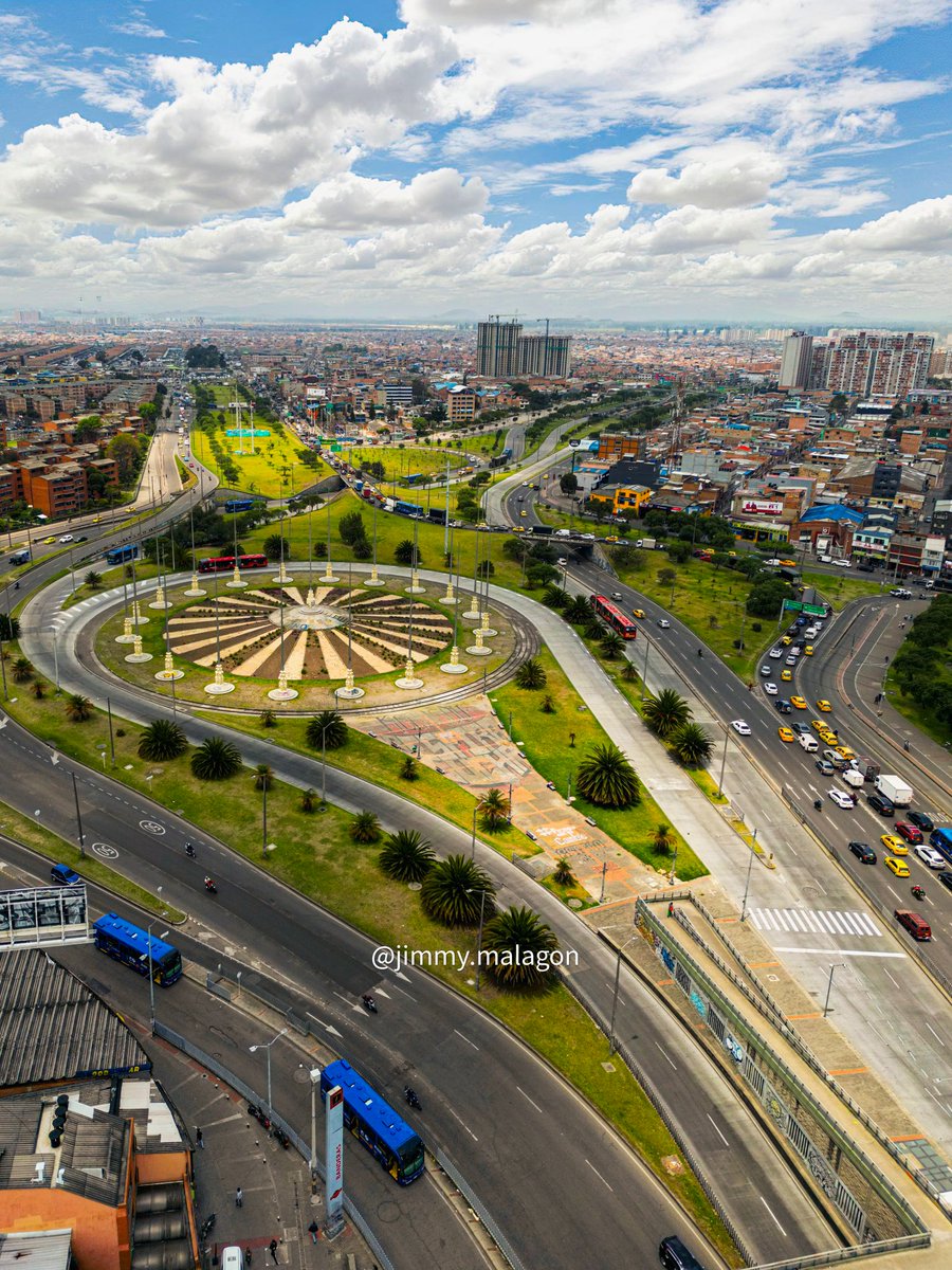 Monumento a las Banderas.
#bogota #colombia #dronedaily
#droneshots #dronephotography #dronelife #dji
#drone #djicolombia #droneoftheday #dronebogota #dronecolombia #city #cityskyline #cityscape #videoedits