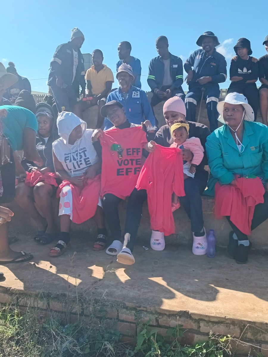 EFFumkhanyakud's tweet photo. Woza 29 May Wozaa! Victory Is Certain!✊🏿

Vuka! Vela! Vota! 🗳️ 

#EFFVOTE https://t.co/aDfoiIY38Z