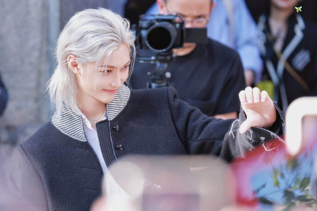 G(。ì _ í。)G (@04_gw_04) on Twitter photo HQ | 2025 louis vuitton cruise show-Felix
🕊️🪽☀️👼🐣
FELIX LOUIS VUITTON CRUISE
#felix #필릭스
#FELIXxLouisVuitton #LVCRUISE25
<a href="/LouisVuitton/">Louis Vuitton</a> <a href="/Stray_Kids/">Stray Kids</a> HQ | 2025 louis vuitton cruise show-Felix
🕊️🪽☀️👼🐣
FELIX LOUIS VUITTON CRUISE
#felix #필릭스
#FELIXxLouisVuitton #LVCRUISE25
<a href="/LouisVuitton/">Louis Vuitton</a> <a href="/Stray_Kids/">Stray Kids</a>