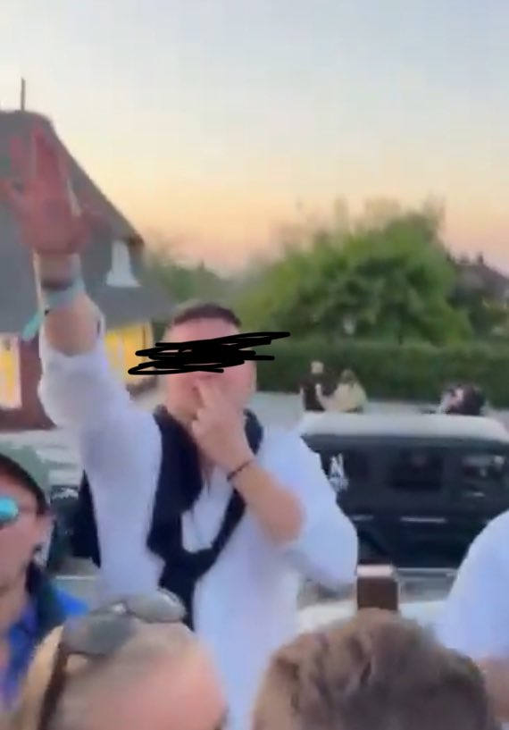 Nazis tragen heute keine Springerstiefel mehr. Sie legen sich den Pullover lässig übers karierte Hemd und grölen champagnerschlürfend ausländerfeindlichen Bullshit im Strandclub auf Sylt.