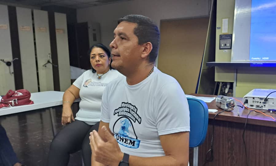 SomosUnem's tweet photo. #Ahora🗣️||Desde los espacios de la Biblioteca de Recursos para el Aprendizaje, los equipos estadales de Comunalización, realizan una socialización referente a las líneas de matrices de gestión, en aras de contribuir con el "Plan de Desarrollo de Comunalización Educativa" del país https://t.co/iVPTlNhnDT