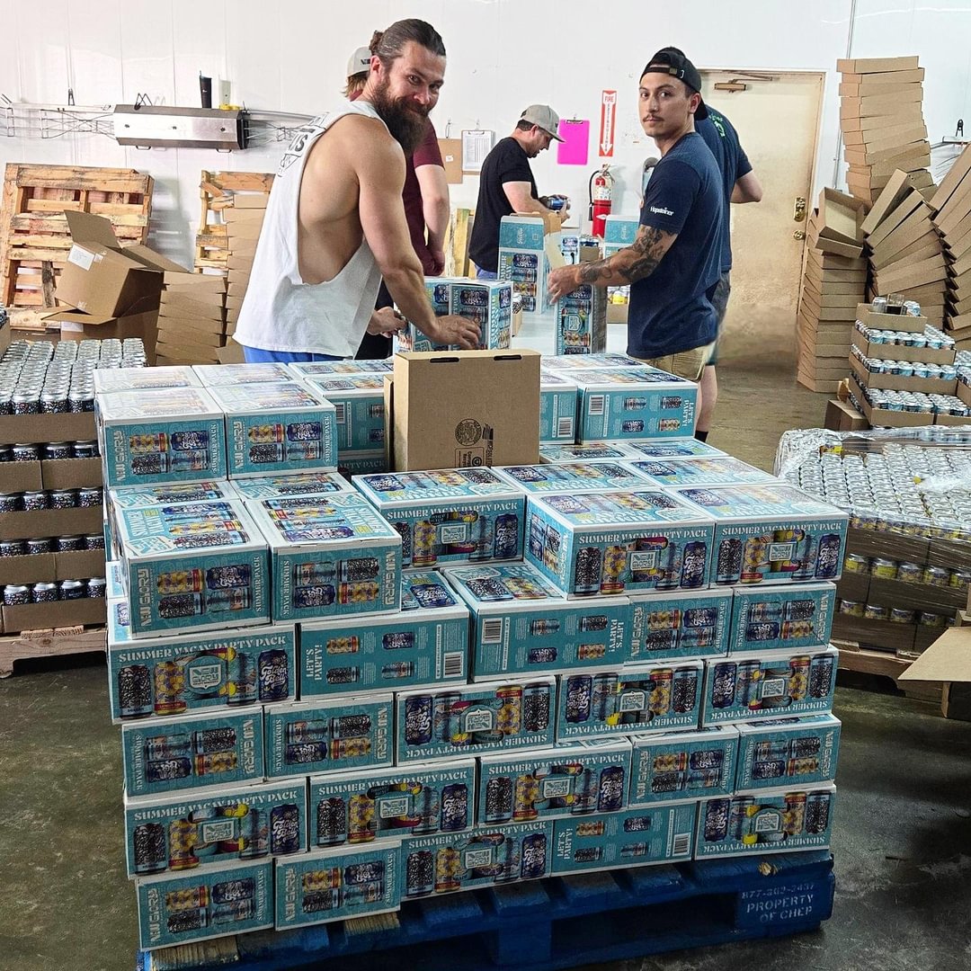 The production team has been working extra hard this week to bring you these SUMMER VACAY PARTY PACKS. 💪🔥 Find these 12-packs in our taproom, online, and at a retailer near you! Questions? Just ask! 🍻
.
.
.
#newglory #teamworkmakesthedreamwork #craftbeer #sacbeer #sacbeer