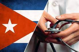 maybetanco1's tweet photo. A propósito del #Aniversario61 de la colaboración médica cubana 🇨🇺 declaró el dr Evelio Martínez, jefe de esta área en #Holguín 👇
📌Se encuentran más de 2️⃣0️⃣0️⃣0️⃣colaboradores de #Holguín en 4️⃣0️⃣ países 🌍 #HolguinSi #CubaPorLaVida #CubaCoopera @yamelverdecia @japortalmiranda https://t.co/GqpXMKYY3N