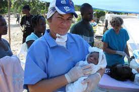 maybetanco1's tweet photo. A propósito del #Aniversario61 de la colaboración médica cubana 🇨🇺 declaró el dr Evelio Martínez, jefe de esta área en #Holguín 👇
📌Se encuentran más de 2️⃣0️⃣0️⃣0️⃣colaboradores de #Holguín en 4️⃣0️⃣ países 🌍 #HolguinSi #CubaPorLaVida #CubaCoopera @yamelverdecia @japortalmiranda https://t.co/GqpXMKYY3N