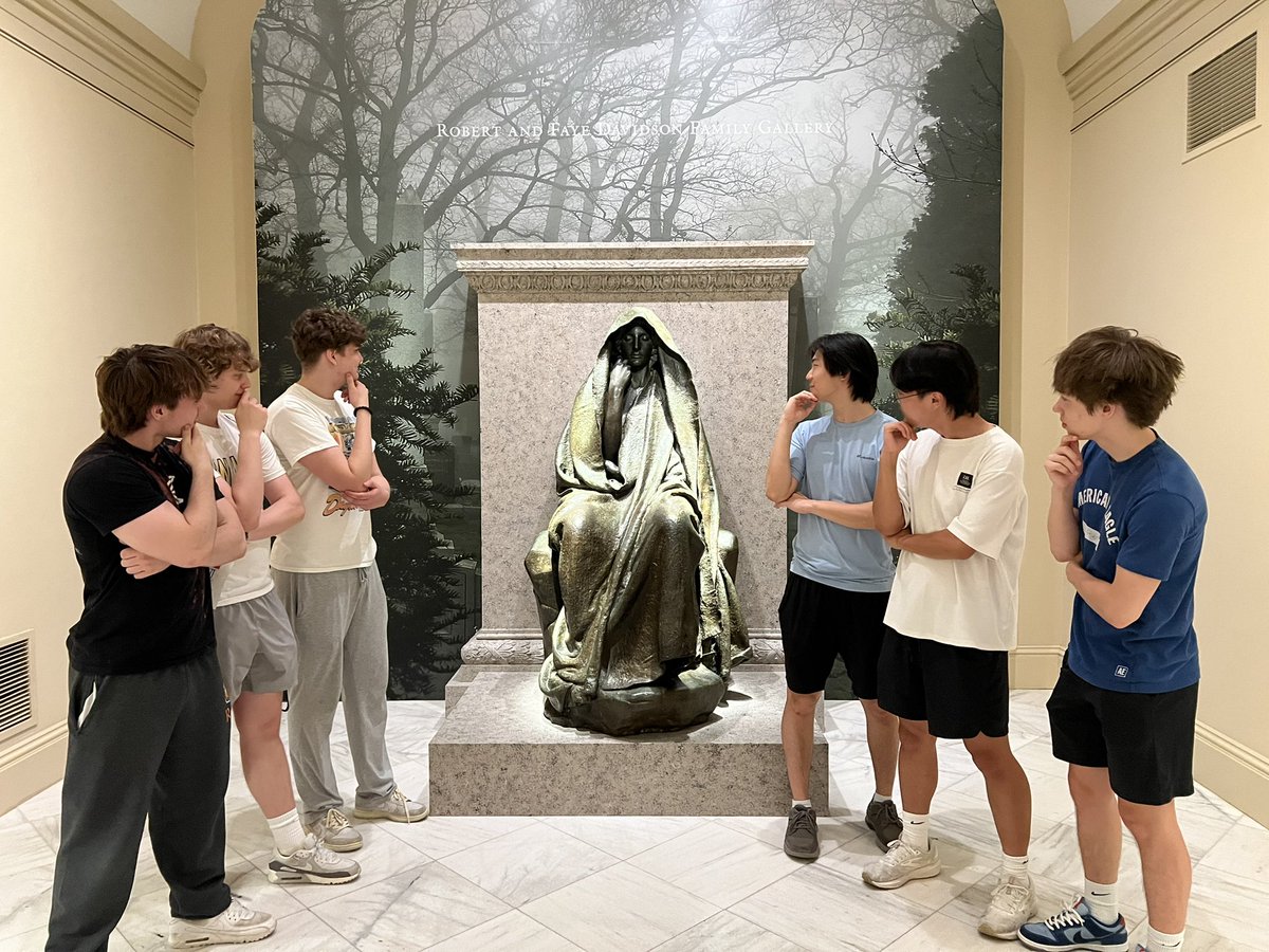 AngTaggart's tweet image. Had such a great time with my AP Langers today @smithsoniannpg We celebrated the end of testing and looked at portraiture to round out our Memoir unit as they begin thinking about telling their own stories for the college essay. How do artists and writers tell stories? @OaktonHS