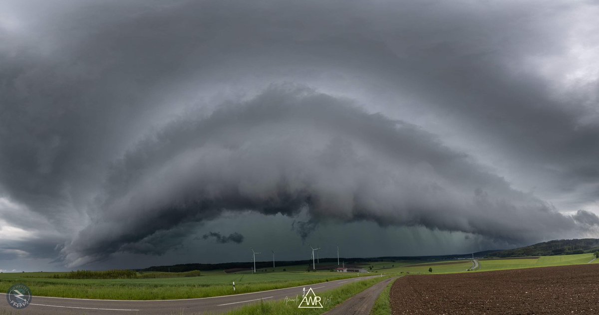 Ausgeprägte Böenfront heute Abend bei Böhmenkirch nordöstlich von Stuttgart