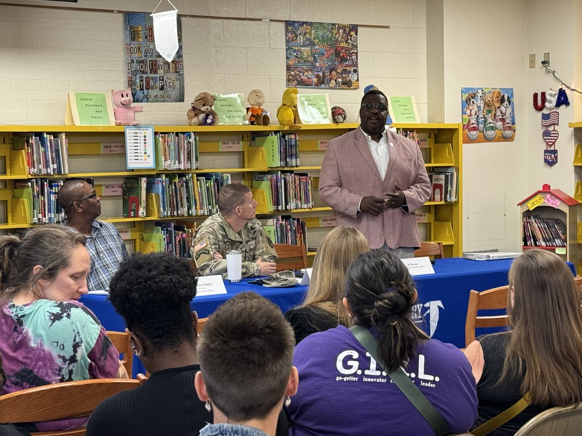 Bliss Elementary hosted the last EPISD Fort Bliss Collaborative of the year Wednesday. Special thanks to the Student Ambassadors who greeted all the parents, community members and staff. #ItStartsWithUs