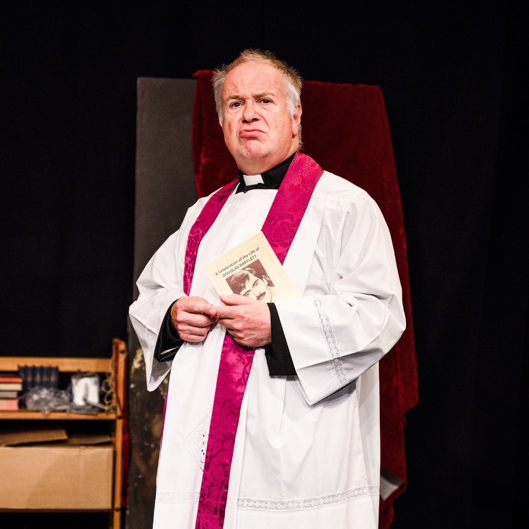 A packed house tonight for Fondly Remembered, with a stellar cast onstage and a star-studded audience audience! Now playing until 15th June. tabard.org.uk/whats-on/fondl…