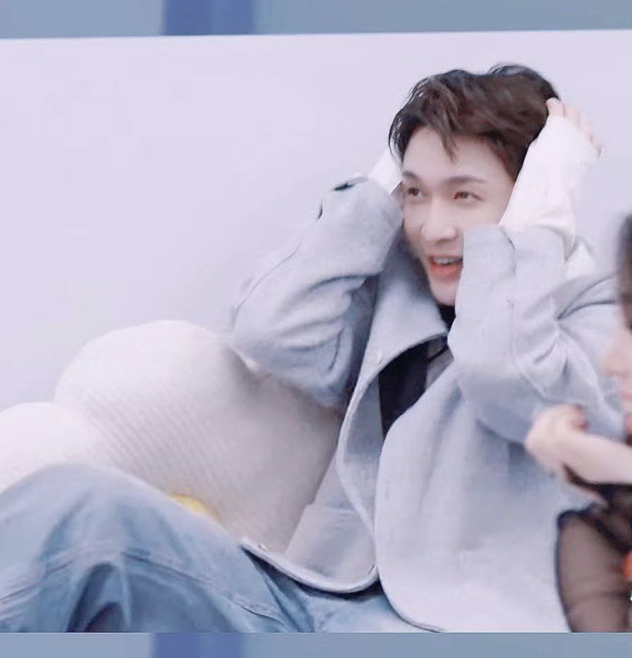 CosmicTurtle38's tweet photo. ای خدااااااا ییشینگ همش اینقده 🤏😭
#EXO #LAY #张艺兴 #YIXING
@weareoneEXO @layzhang https://t.co/KkveroGqzs