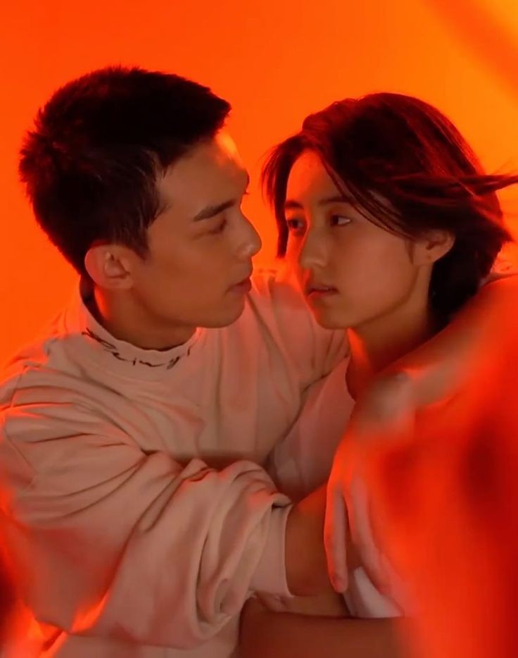 YangZey_'s tweet photo. cmovie çifti oluyor bu ama olsun #UpcomingSummer ve #Adoring filmlerinden #ZhangZifeng ve #WuLei harika bir çift bir dönem çok pis shipledik efenim... https://t.co/PEN7ABz2CL
