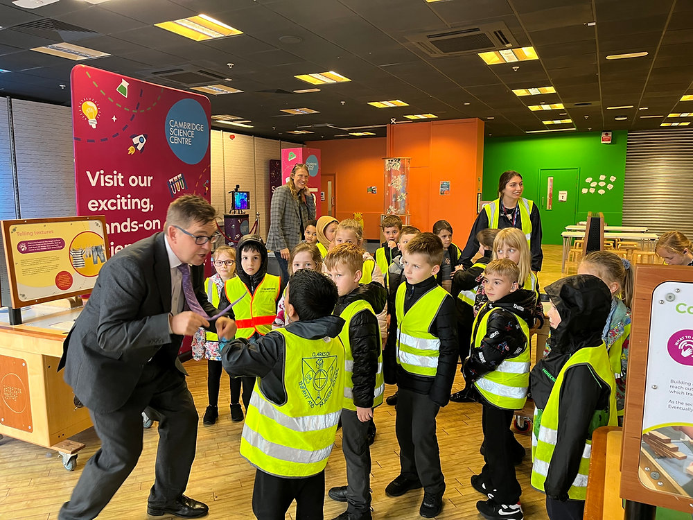 camsciencecntr's tweet photo. Last week, we welcomed Mayor Dr Nic Johnson to our PopUpScience Centre in Wisbech.
📖 Read more about his visit in our latest blog. >> https://t.co/0VMuHTbGHN
#PopUpScience #scienceforall #STEMlearning https://t.co/GPrg5lWem4