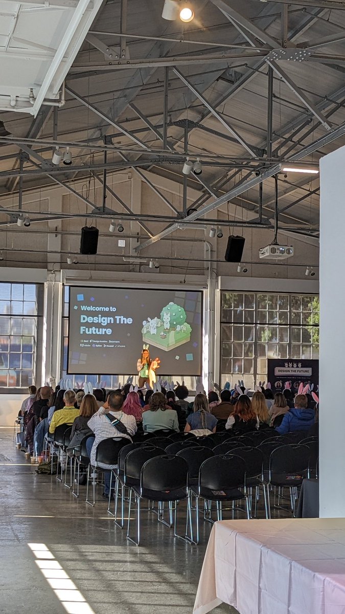 ruchiradesign's tweet photo. Volunteered for the #DesignTheFuture conference by @DsgnBuddies. @graceleaf_ curated it with so much care and thought, loved it! Here's to having amazing conversations and meeting new people โค๏ธ
#design #designbuddies https://t.co/V6YBd1rMzn