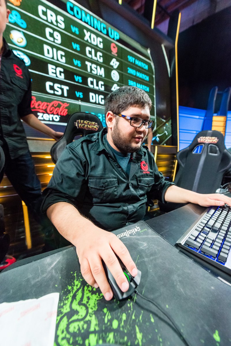 LCSOfficial's tweet photo. We are saddened to share the loss of one of the inaugural LCS pro players Christopher "Zuna" Buechter. 

His thunderous voice will be remembered echoing throughout the arena. We extend our deepest condolences to his family, friends, and fans. https://t.co/omtXYm2m4R