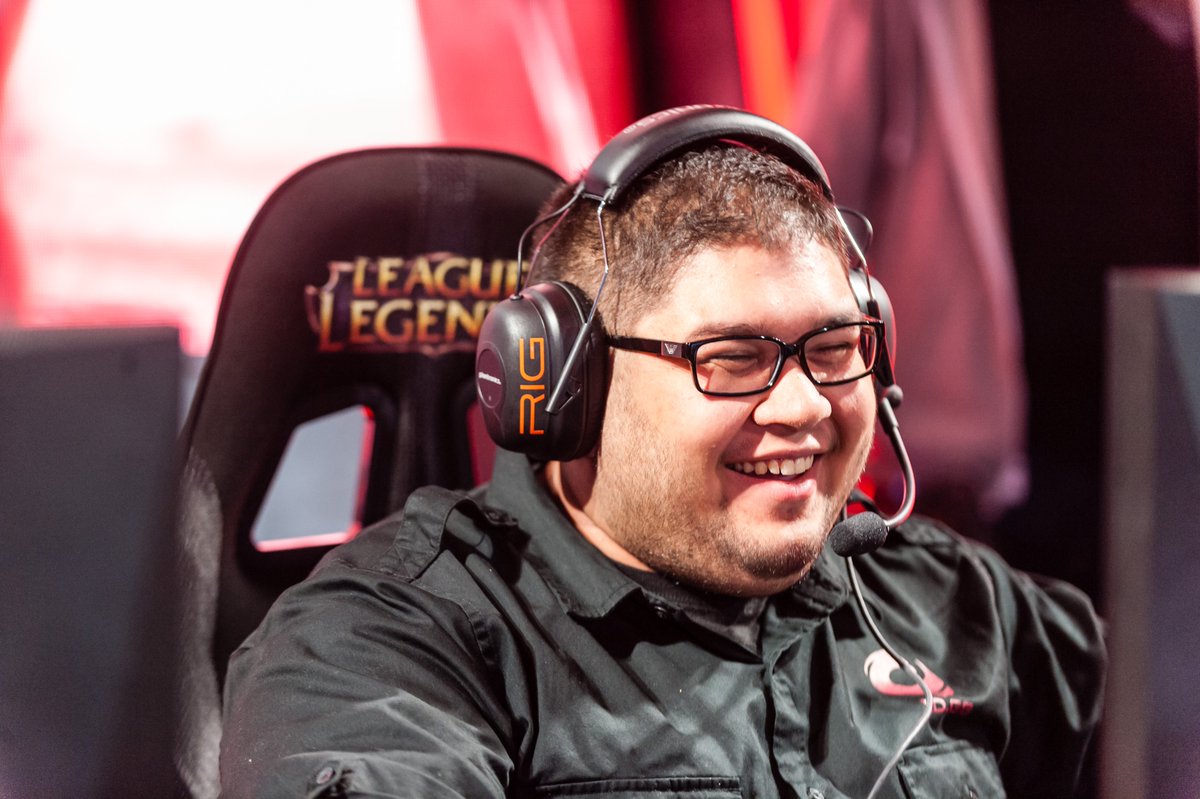 LCSOfficial's tweet photo. We are saddened to share the loss of one of the inaugural LCS pro players Christopher "Zuna" Buechter. 

His thunderous voice will be remembered echoing throughout the arena. We extend our deepest condolences to his family, friends, and fans. https://t.co/omtXYm2m4R