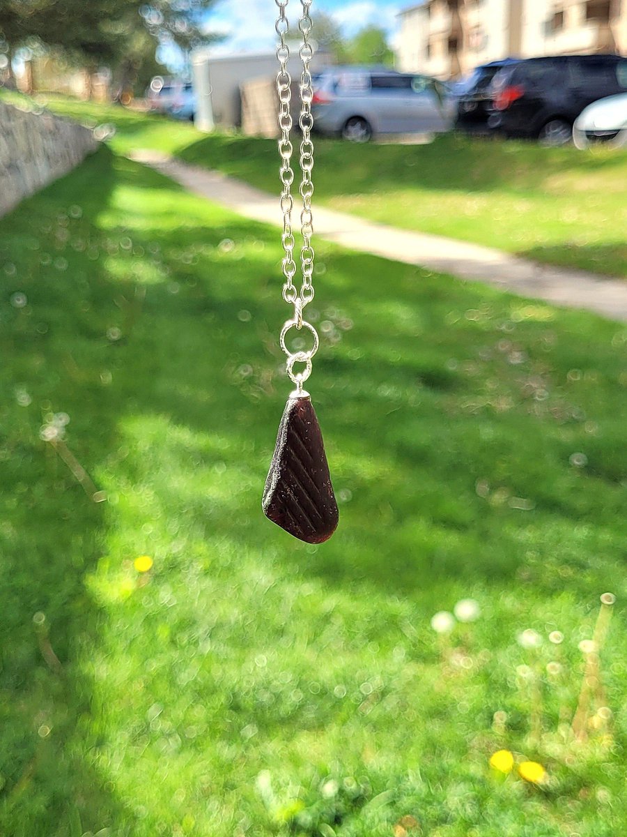 Striking #Depressionglass: Genuine purple #seaglass & sterling silver #chokernecklace. etsy.com/listing/937149… #seaglassjewelry #genuineseaglass #purpleseaglass #seaglassnecklace #depressionseaglass #surftumbled #blackseaglass #seaglasschoker #seaglassjewellery #etsyshop