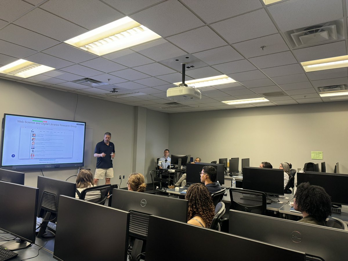 The REU students met the Dean of College of Sciences and their advisors in the evening session of the orientation program. @ODU @oducs @WebSciDL @OpenMaze @phonedude_mln @weiglemc @fanchyna @Faryane