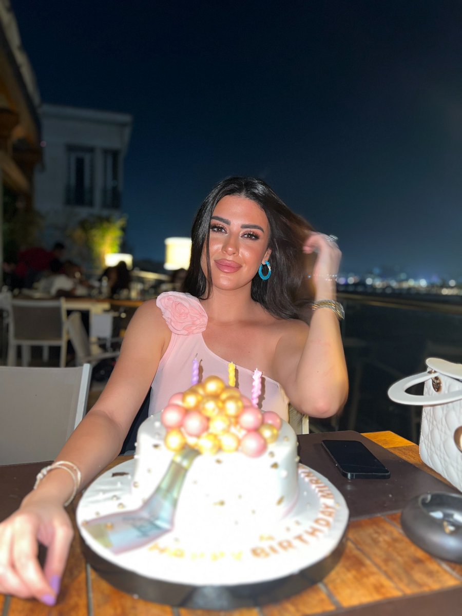 myrna_noureldin's tweet photo. 🌸🎂🌸 https://t.co/XA1Gxnucjd