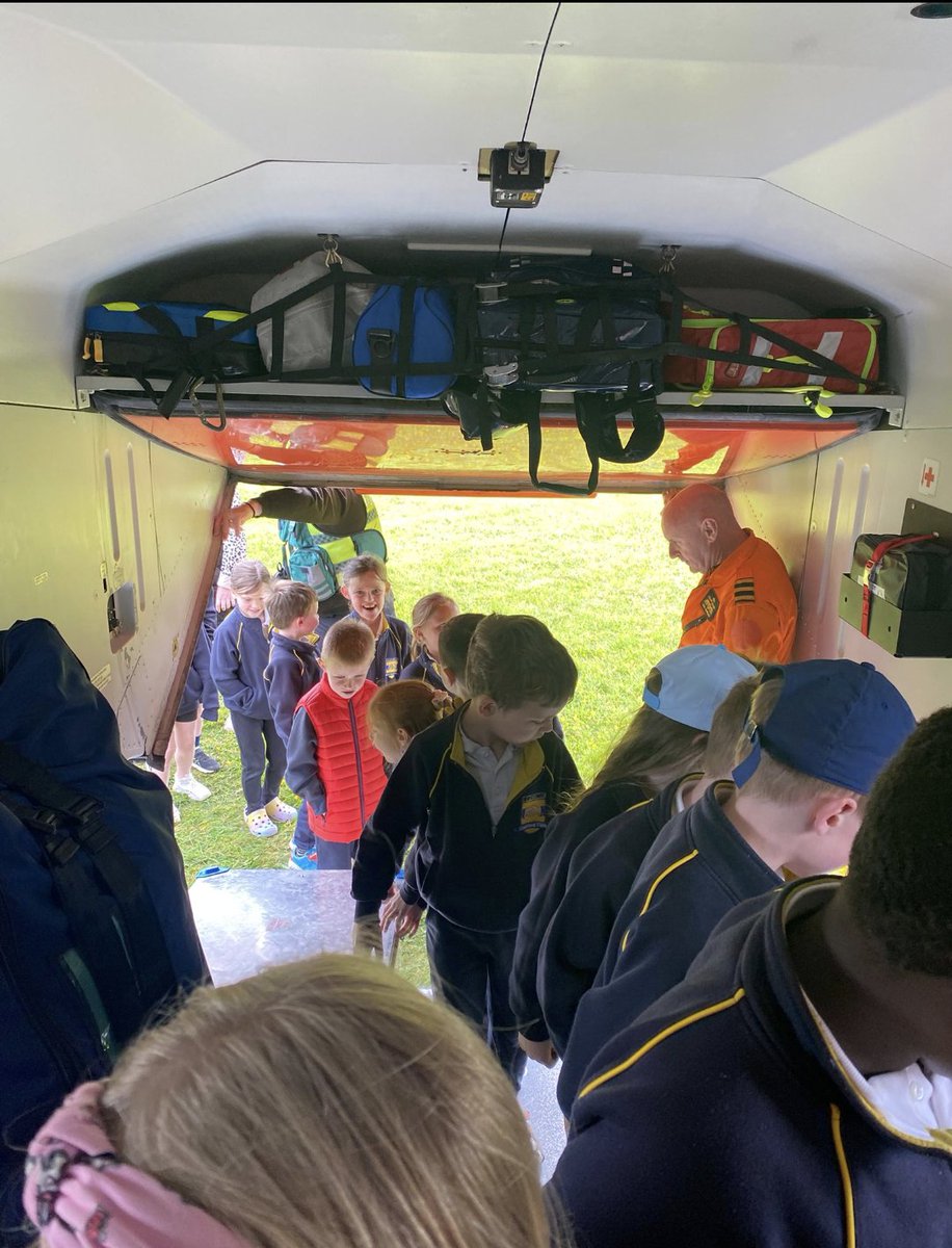 ConventNewport's tweet photo. Here's some more pictures of the Shannon coastguard helicopter visiting our school this morning. 😊🚁 https://t.co/YtIUSFHuSH