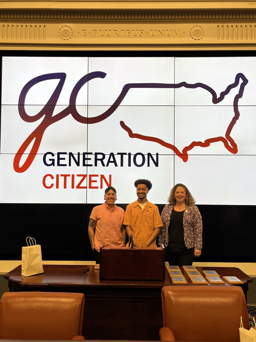 BeccaRauschMA's tweet photo. This week, I spoke on a legislative panel during the @gencitizen #MACivicsDay at the @EMKInstitute and was so impressed with this group of emerging leaders! The students asked smart, forward-thinking questions and displayed some exceptional #civics projects.

#mapoli #CivicsEd https://t.co/iyPs2NFqON
