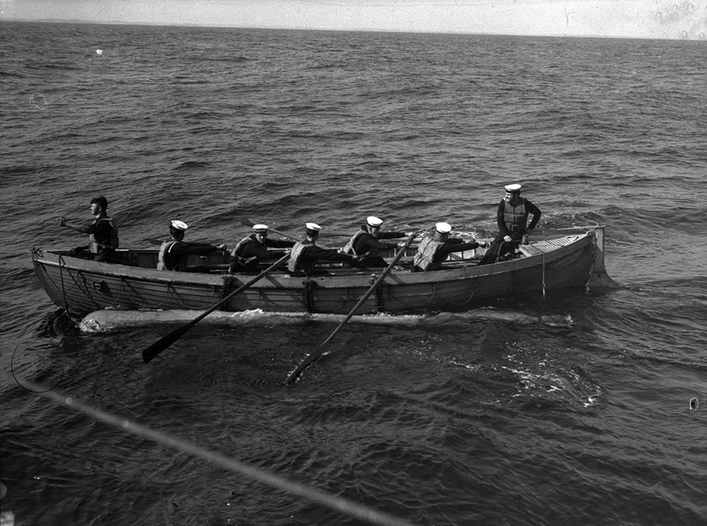 Whaler of HMCS 'Ottawa' recovering practice torpedo, August 1940. (LAC a104061-v8) #RCN #History