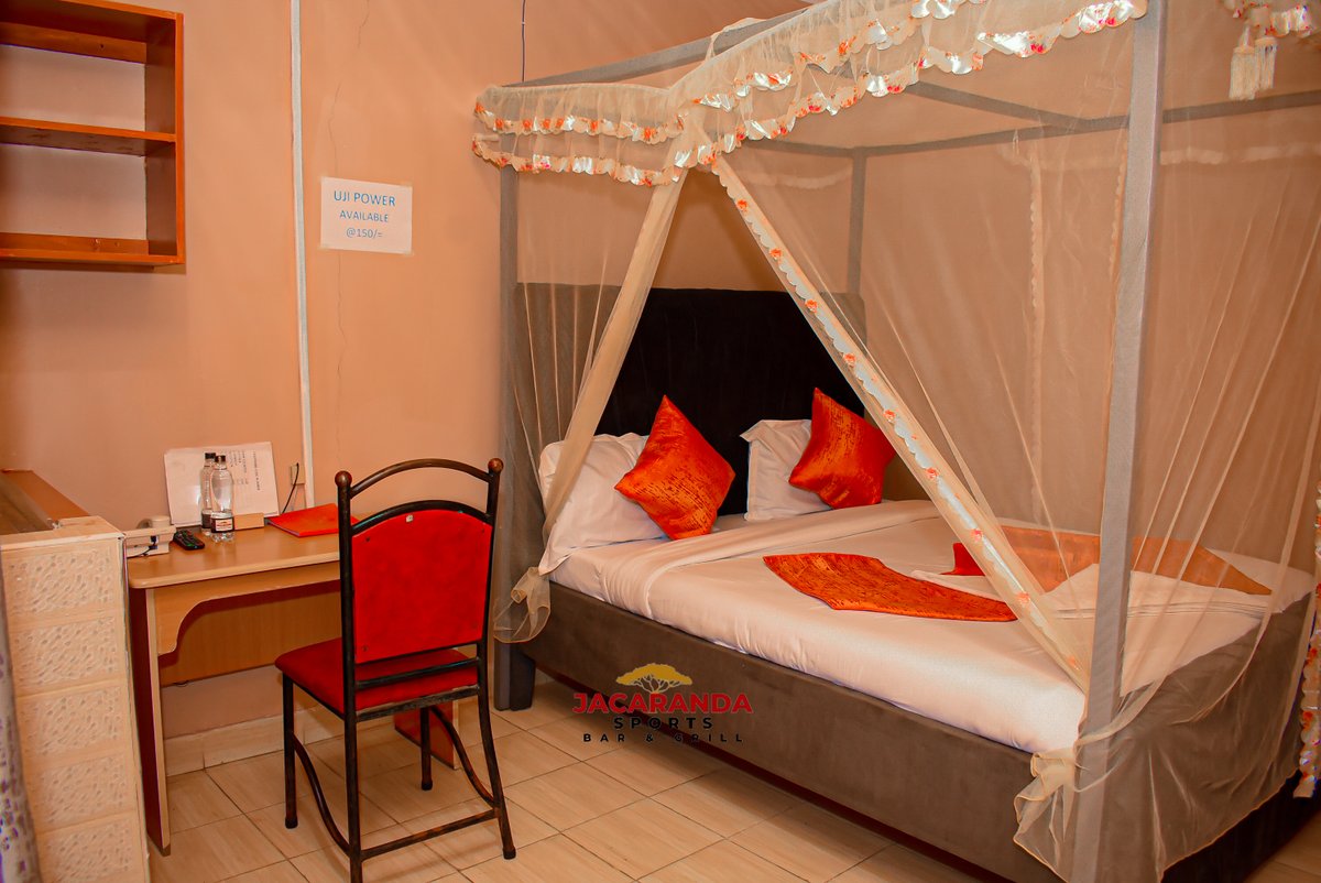 JacarandaBar's tweet photo. Alafu Huwa MnaSave mpaka 5K aje? Leo NimeSave,
150 naskia tu Kuendea Yoghurt na Mandazi 😆

ACCOMODATION ROOMS: 🌙 Enjoy our secure, spacious rooms with cozy beds, WiFi, TV, and a working station. Complimentary water and bed and breakfast included.

#rooms #accomodations #nakuru https://t.co/NqZuWye7pv