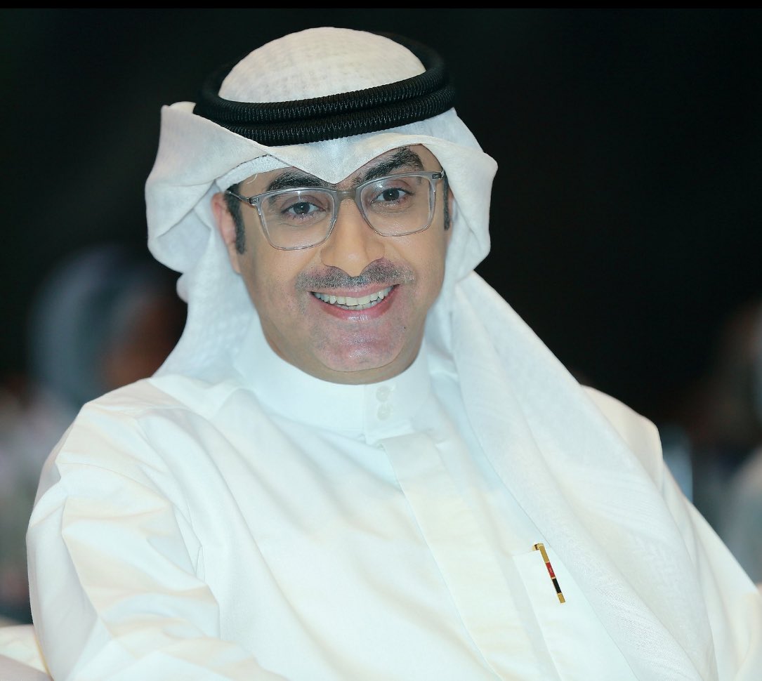 الاعلامي القدير أحمد الفضلي بوحمد، قامة أخلاقية قبل أن يكون قامة اعلامية، فالاساءة له تصريحا أو تلميحا، هي اساءة لكل انسان منصف محب للخير. وكلي ثقة بأن الأيام ستبتسم لهذا الوجه البشوش، والقادم جميل باذن الله.