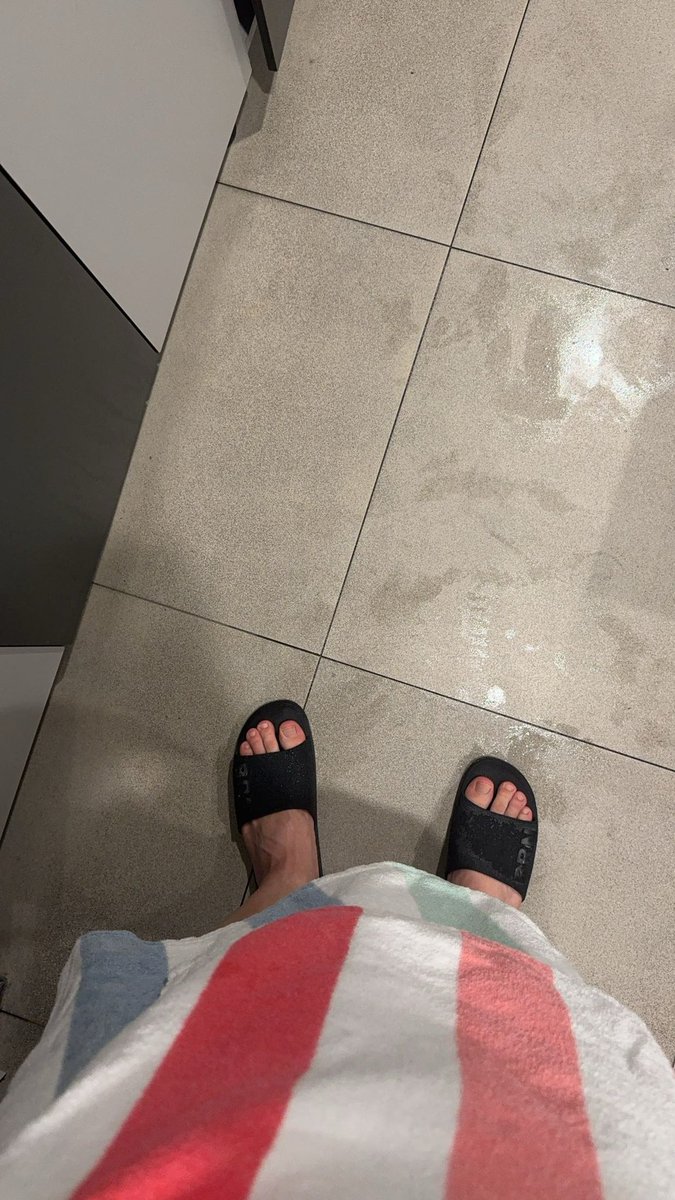 ayaklarımın kölesi olacak varmı #istanbul #feet #slave #master #kinky #feetbottom #gay