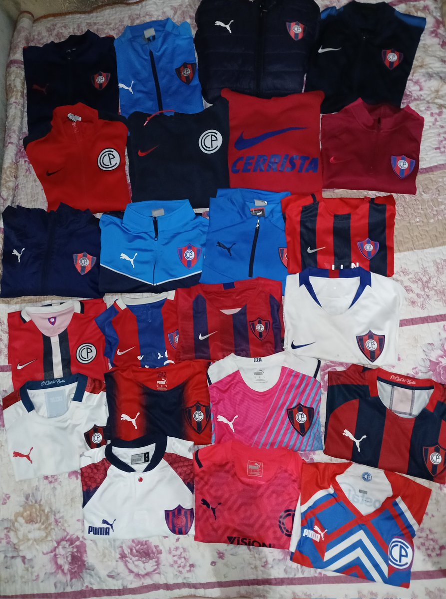 Diaz8Ruiz's tweet photo. @sentiazulgrana @german_arce_89 Lo veo y lo quiero lo veo y lo quiero lo necesito para mi colección 😍🤤💙❤️💙💙❤️😍🫶🥹🥹 Que la fortuna este de mi lado 😍😍 https://t.co/CCF5Epj1VT