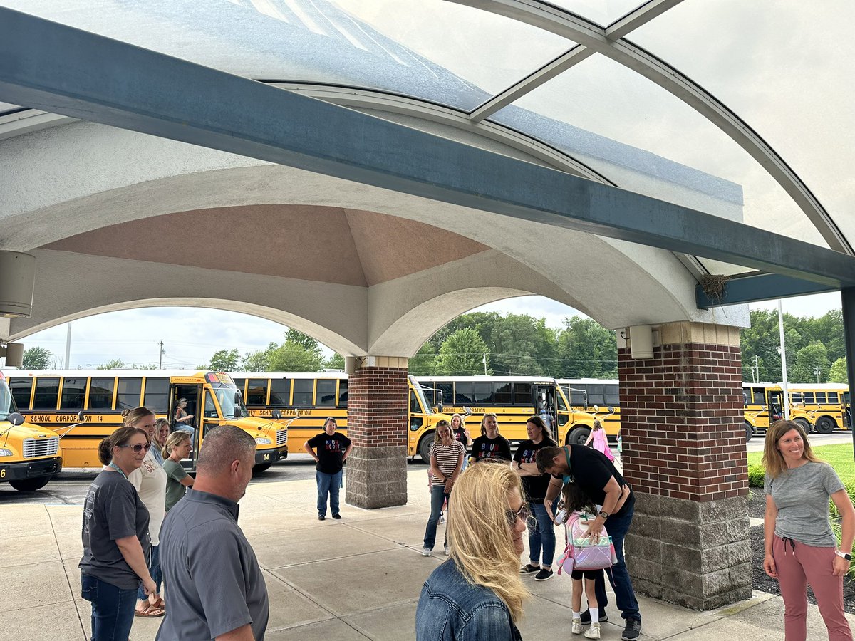 Smelton22's tweet image. And that’s a wrap on the 2023-24 school year.  I hope everyone has a safe and fun summer break.  Go Eagles!  🦅