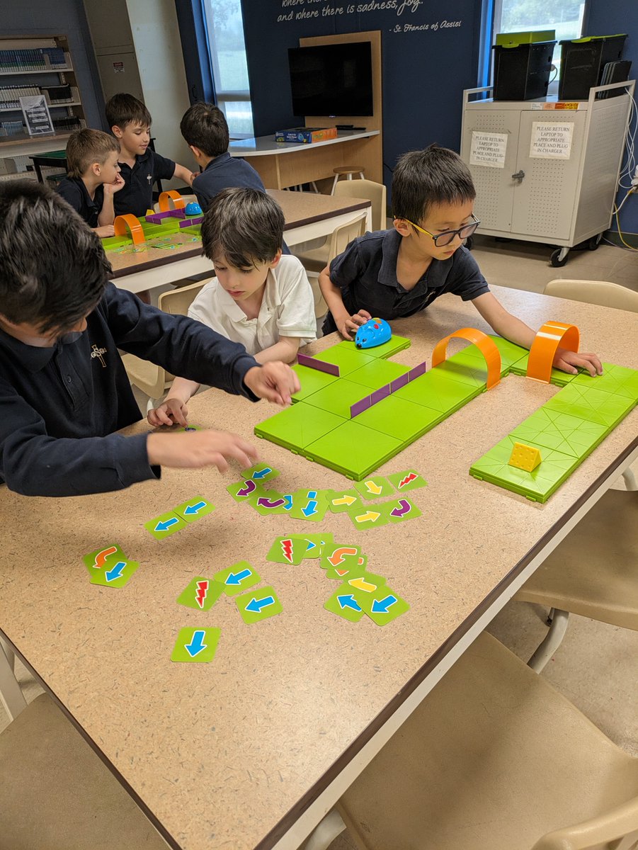 StGregoryCA's tweet photo. Mr.Ricci's Gr.1/2s were very engaged and challenging during today's coding session with Ms. Raspanti. @ycdsb @car_carm https://t.co/P0kJQFXxQp