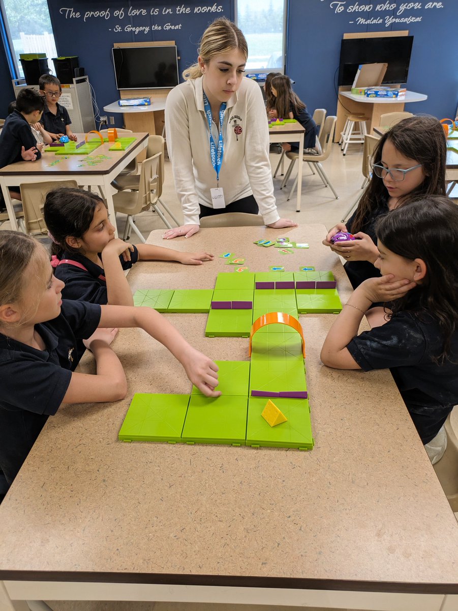 StGregoryCA's tweet photo. Mr.Ricci's Gr.1/2s were very engaged and challenging during today's coding session with Ms. Raspanti. @ycdsb @car_carm https://t.co/P0kJQFXxQp