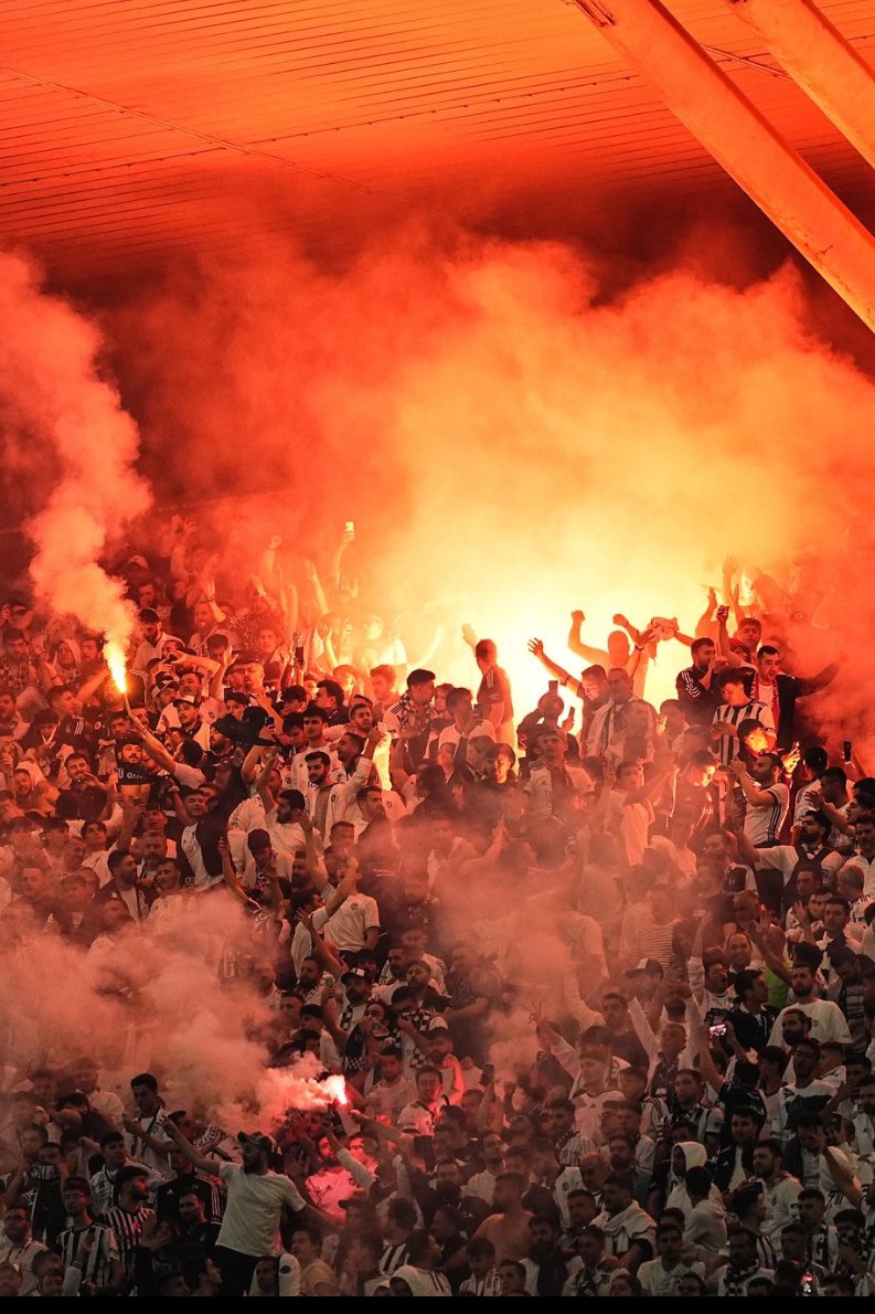HerrGunBesiktas's tweet image. 🔥🔥Tribünlerimiz alev alev.🔥🔥