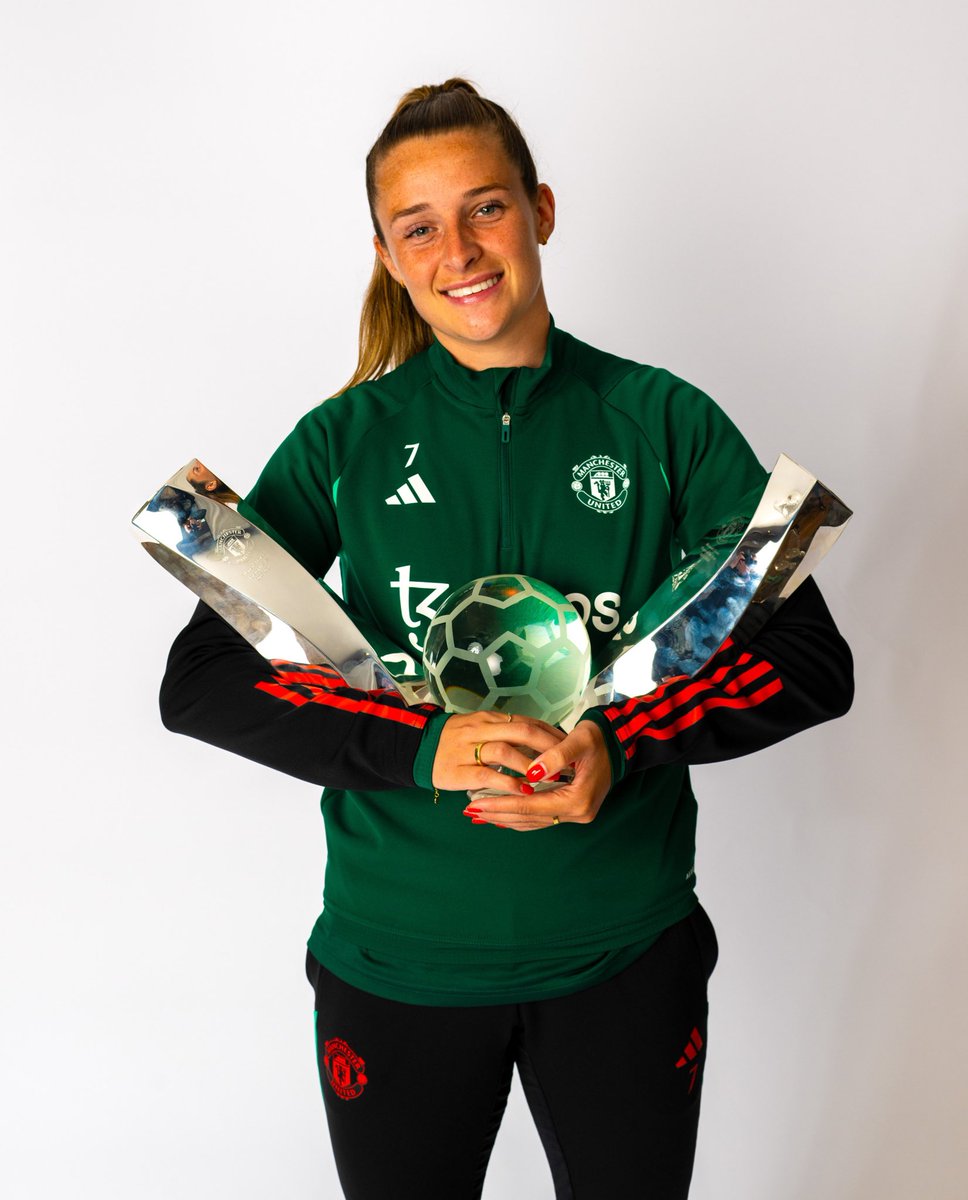 UtdDistrict's tweet photo. Player of the Season ✅
Players’ Player of the Season ✅
Goal of the Season ✅

🏆🏆🏆 @ellatoone99 a SPECIAL player 😍 https://t.co/o1UhbIUeT4