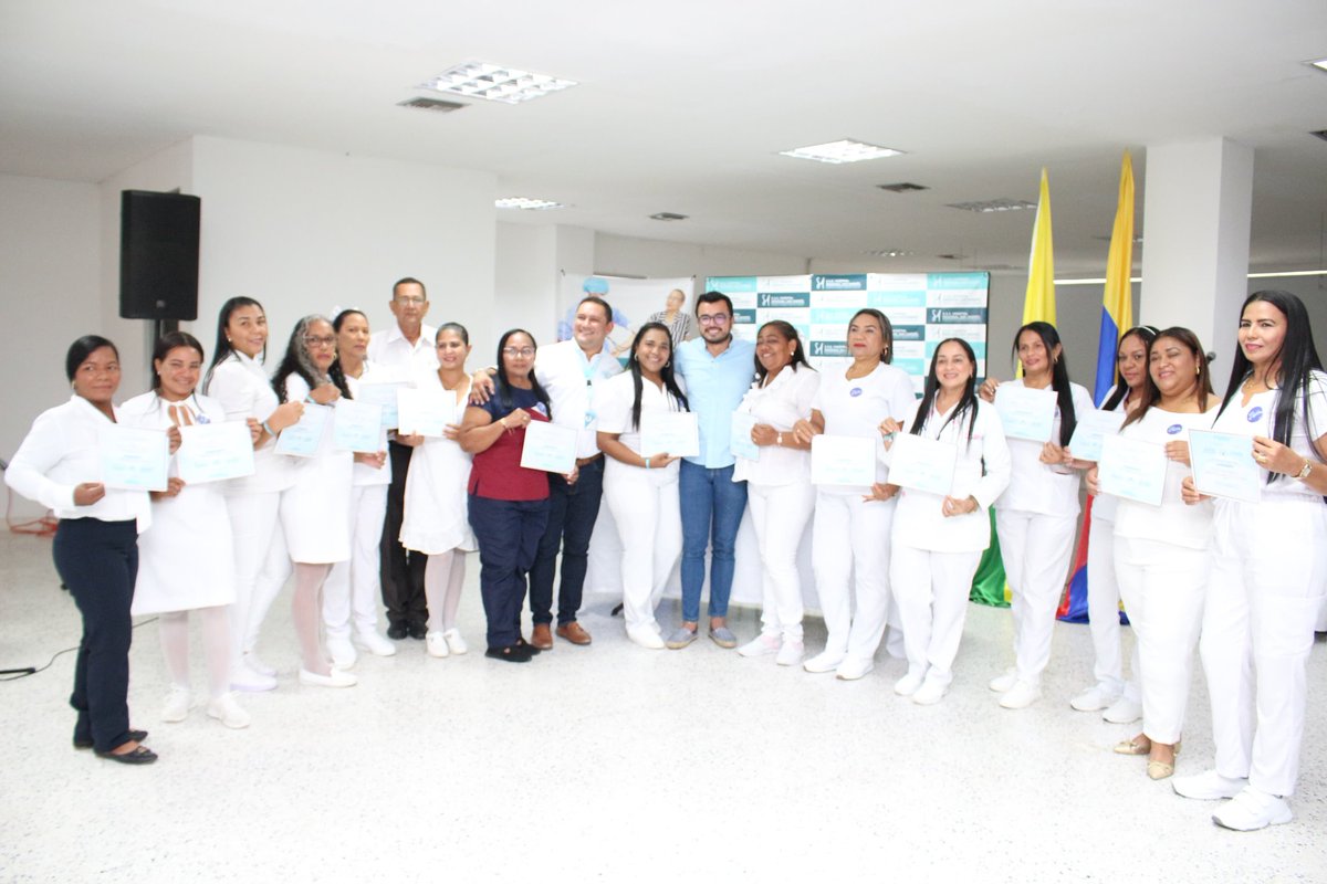 HrsaChiriguana's tweet photo. #HRSATeInforma 🗣️| En compañía del Superintendente @LuisCarlosLealA @Supersalud nombramos a 15 Auxiliares asistenciales en salud.
Desde hoy en adelante integran la planta de personal de carácter temporal, como resultado de la implementación del proceso de Formalización Laboral. https://t.co/84kKSAvDe5