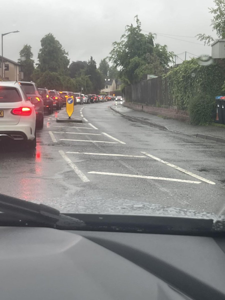 #NewportPagnell Gridlock, its the norm these days 🙄😡🚦