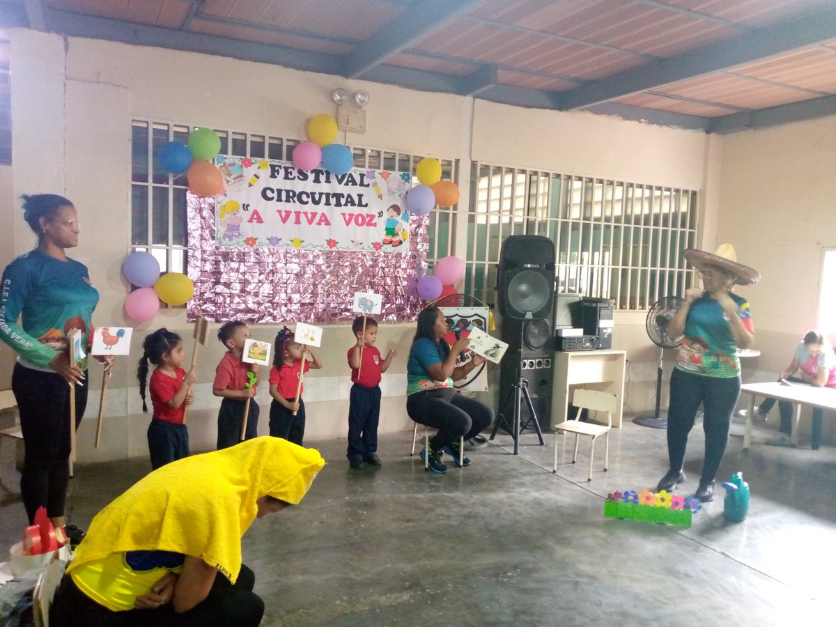 CEINViCENTEES's tweet photo. CDCE Municipio Plaza, Red Territorial N°4 Trapichito, el día de hoy 23/05/24 en los espacios del CEIN Vicente Emilio Sojo,se llevó a cabo el Festival Circuital "A VIVA VOZ" @yraniaort @CdcePlaza @_LaAvanzadora @rosabecerra https://t.co/vOWrUTtL7x