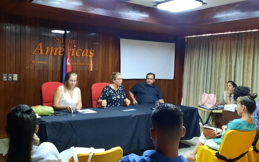 Como parte del programa del Taller Nacional de Comunicación del @CubaMES, en la sesión de la tarde de ayer, se intercambió con Rebeca Hernández Toledano, Directora del Centro de Prensa Internacional (CPI) del MINREX.
#censacubapresente #EducaciónSuperiorCubana #PrensaExtranjera
