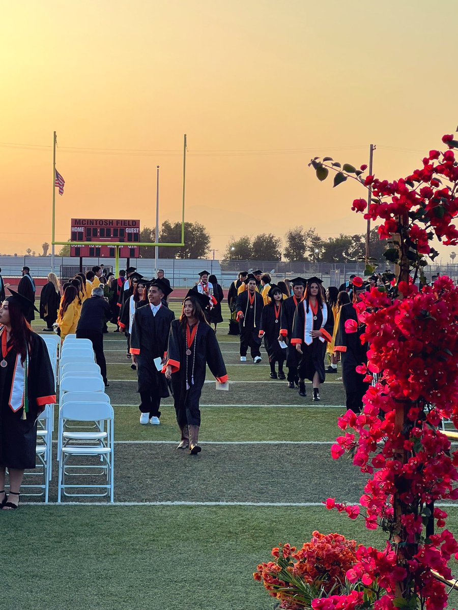 Our students, teachers, staff, & families have worked so hard for this moment! Congratulations to our incredible @hlpusd La Puente HS & Workman HS graduating students! We are proud of you and #ProudtobeHLPUSD 🎓 @AngelaLinHLP @SuptDrJimenez @hlpequity @DRIve_Dr